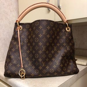 SOLD Authentic like new Artsy MM